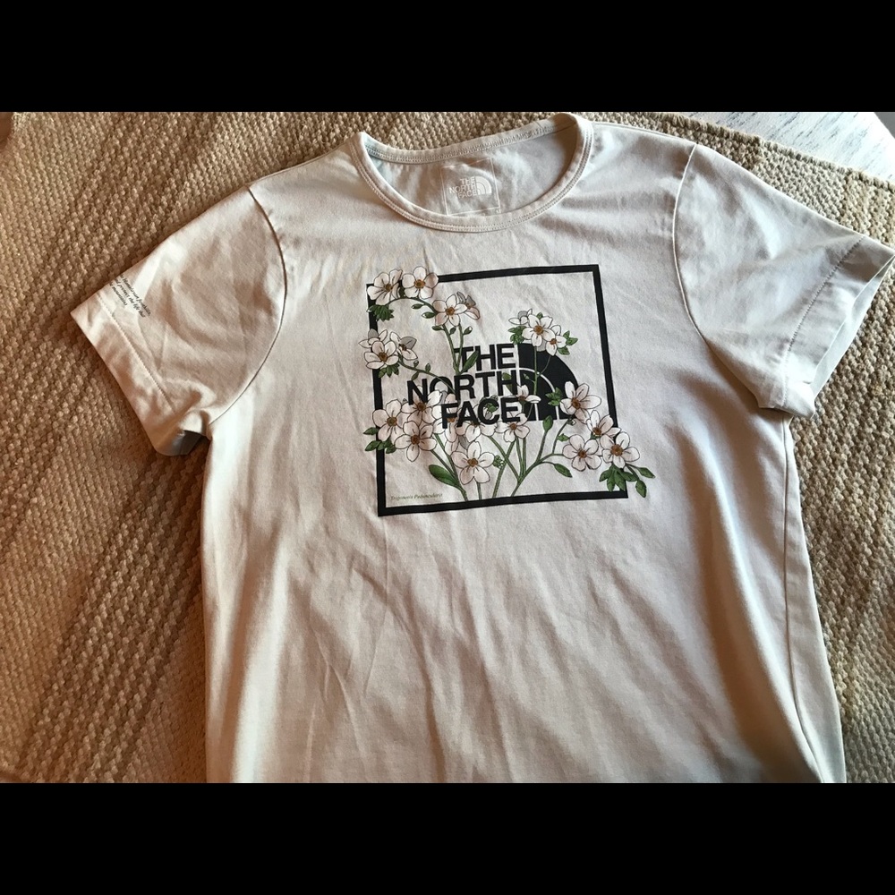 Womens Floral Tee NWOT